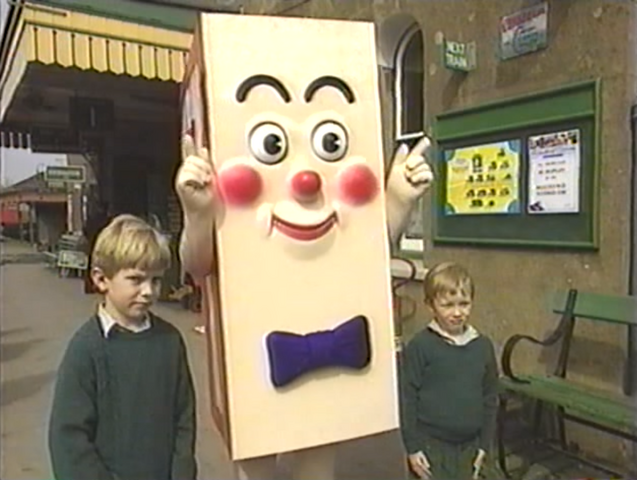 File:HelloThomasandJames26.png