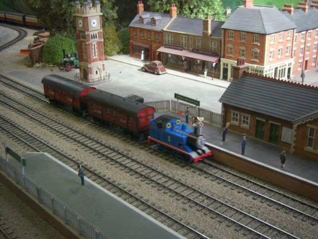 File:ThomasPullingMailTrainDraytonManor8.jpg