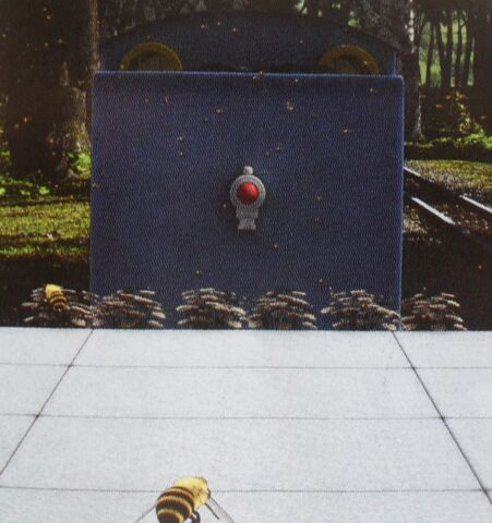 File:BuzzyBees(magazinestory)9.jpg