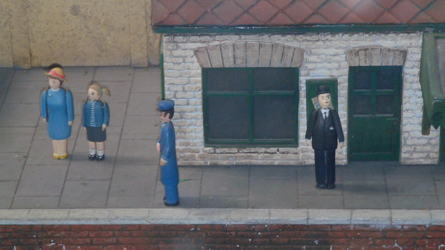 File:FigurinesDraytonManor.png