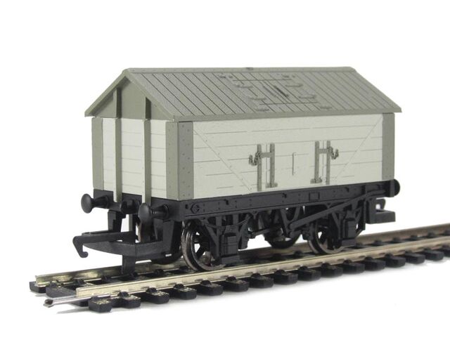 File:HornbyWhiteSaltVan.jpg