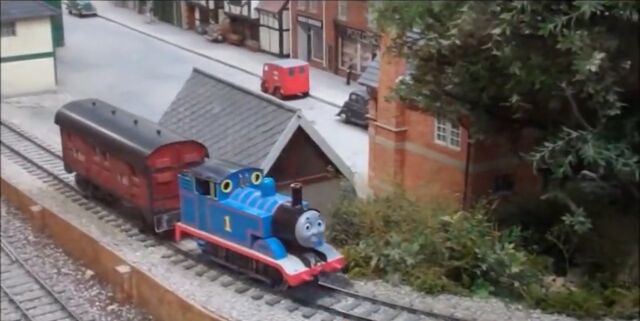 File:ThomasMailTrainDraytonManor.jpeg