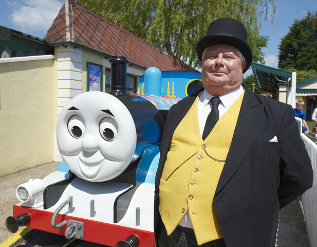 File:ThomasandtheFatControlleratDrusillasPark.jpg