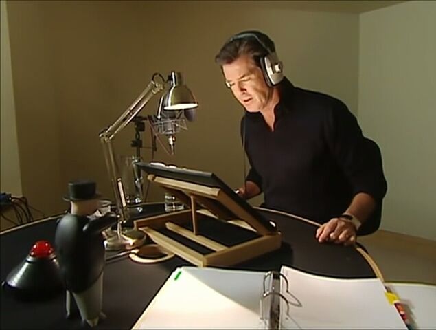 File:BehindtheSceneswithPierceBrosnan2.jpg