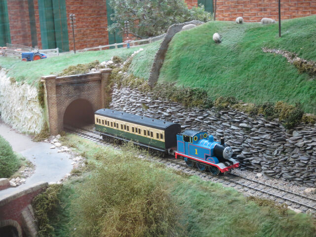 File:TunnelDraytonManor3.jpg