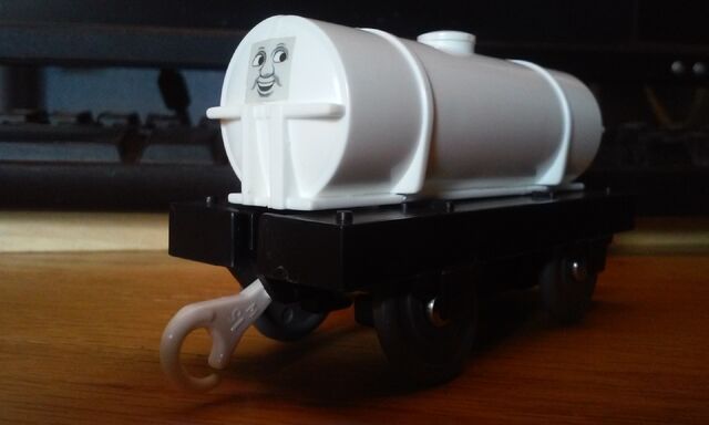 File:MilkTankerFace.jpg