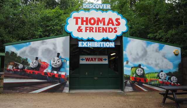 File:DiscoverThomasandFriendsExhibitionEntrance2016.jpg