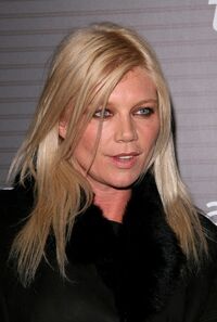 Peta Wilson 4