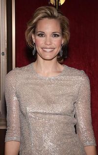Leslie Bibb 3