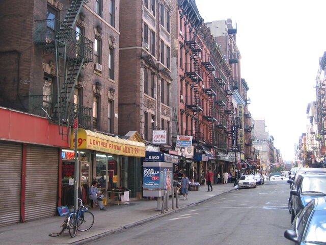 File:Orchard St looking south at Rivington St-2-.jpg