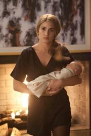 File:Rosalie holding Renesmee.jpg