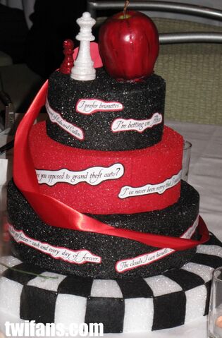File:Twilight-Cakes-twilight-series-8487236-1016-1545.jpg