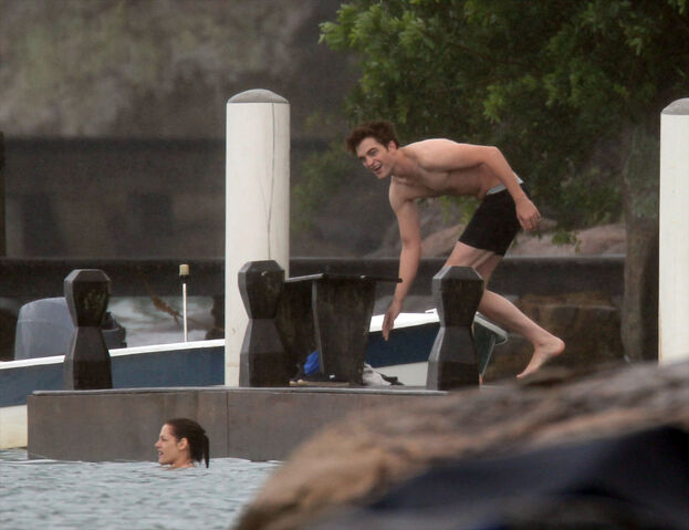 File:PattinsonlifeSwimming07.jpg