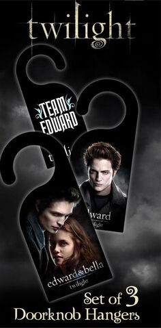 File:Twilight-doorknob-hangers.jpg