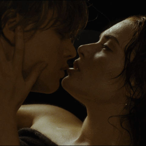 File:Tumblr mbsg7vSOql1ruechgo1 500.gif