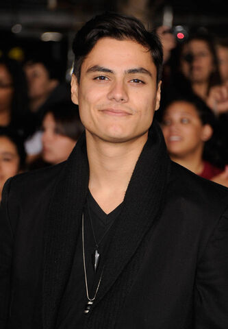 File:Kiowa-Gordon-Breaking-Dawn.jpg