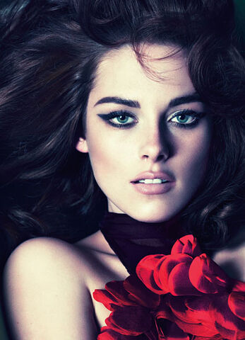 File:Cess-kristen-stewart-cover-story-01-v.jpg