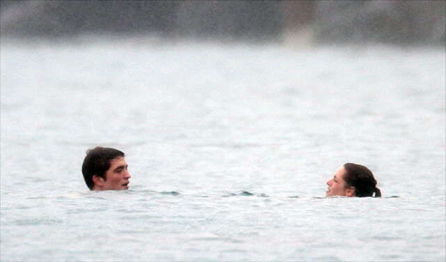 File:PattinsonlifeSwimming16.jpg
