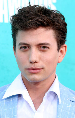 File:Jackson+Rathbone+2012+MTV+Movie+Awards+Red+Mg9V4Vn0VBUl-1.jpg