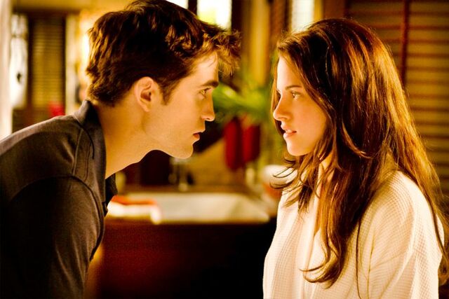 File:Bella & Edward x.jpg