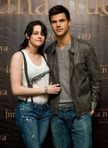File:Kristenstewart2-750x1024.jpg