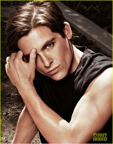 File:Kevin-zegers-titanic-miniseries-airs-tonight-04.jpg