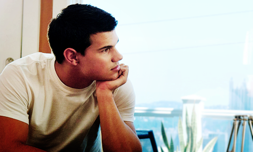 File:TLautBeautiful.png