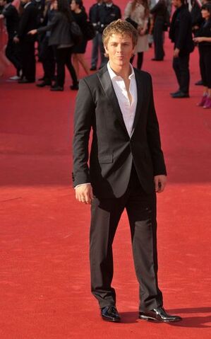 File:Charlie-bewley-20091107-546311.jpg