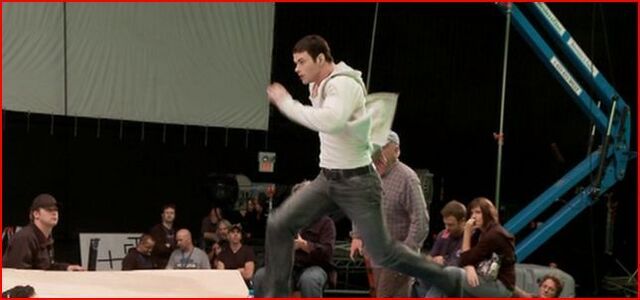 File:Eclipse-Behind-the-Scenes-twilight-series-26101270-645-302.jpg