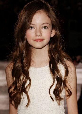 File:Breaking-dawn-part-2-premiere-mackenzie-foy.jpg