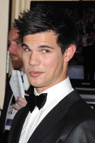 File:Lautner-headshot.jpg