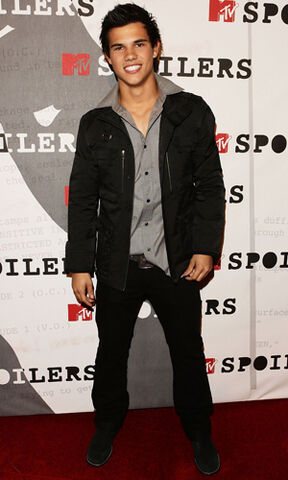 File:Taylor lautner spoilers 11.jpg