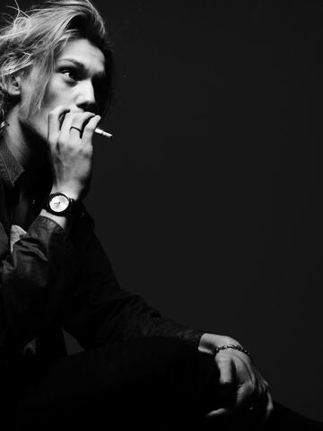 File:2009-Shoot-for-VMan-magazine-jamie-campbell-bower-9273130-675-900.jpg