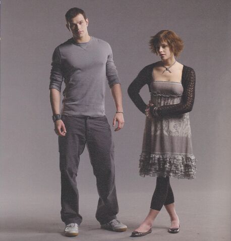 File:Alice-and-emmett-cullen-twilight-series-5484741-2213-2316.jpg
