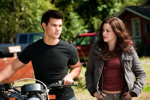 File:Jacob and Bella.jpg