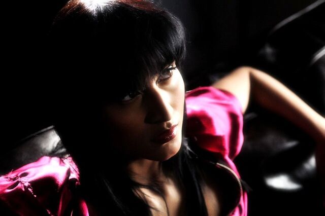 File:Tinsel-Pink-Shirt-Flare-CU-1.4.jpg