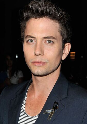 File:-The-Twilight-Saga-Breaking-Dawn-Part-2-VIP-Comic-Con-Celebration-Sponsored-By-Fandango-jackson-rathbone-31443975-500-709.jpg