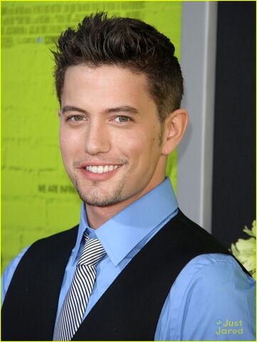 File:Jackson-rathbone-perks-premiere-04.jpg