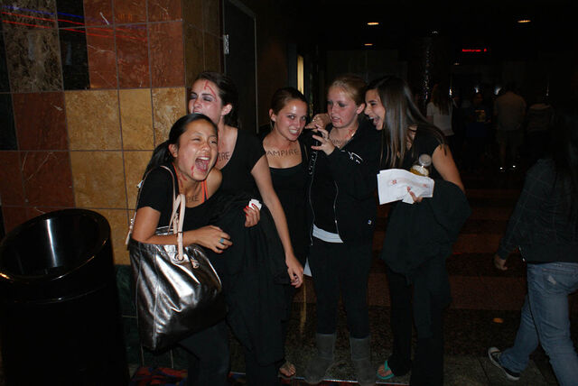 File:Twilightpremiere11.jpg