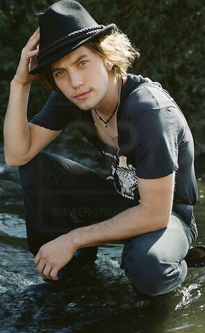 File:Jasper-twilight-series-5135885-400-650.jpg