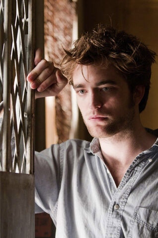 File:Robert Pattinson fit.jpg
