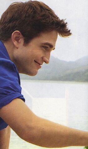 File:New-edward-bd-robert-pattinson-24495324-806-1365.jpg