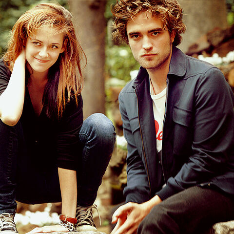 File:Cute-kristen-stewart-robert-pattinson-robsten-Favim.com-110596.jpg
