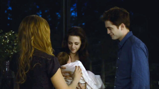 File:Twilight-breaking-dawn-2-edward-bella-baby-images.jpg