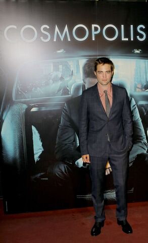 File:Rob-Paris-5-600x980.jpg