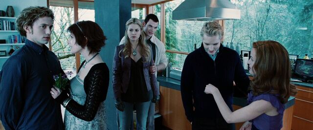 File:Twilight-Movie-Screencaps-HQ-alice-cullen-15678980-1280-720.jpg