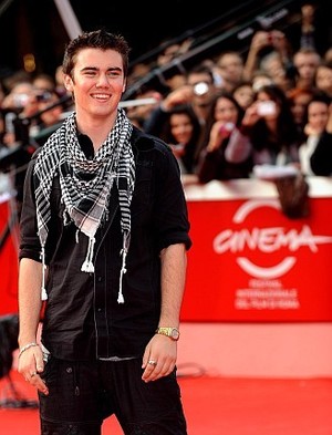 File:Cameron-bright-profile.jpg