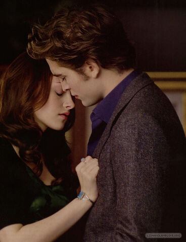 File:Edward-Bella-NewMoon.jpg