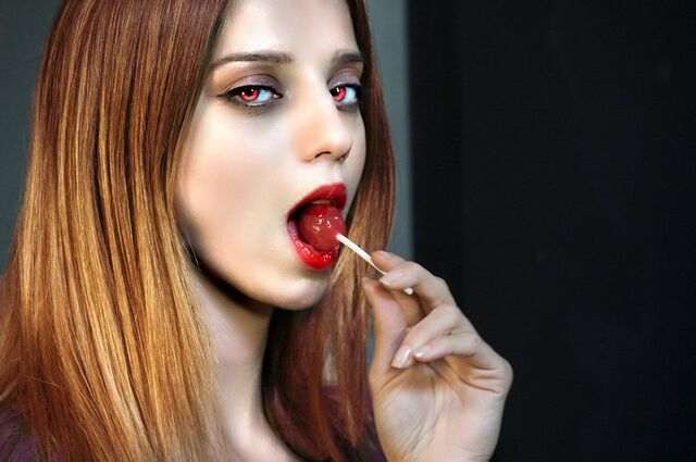 File:Angela-sarafyan-like a vampire.jpg