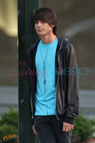 File:Kiowa-in-Vancouver-for-Eclipse-kiowa-gordon-8152082-427-640.jpg